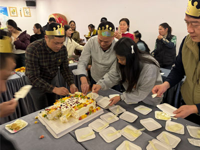 生日燃激情，团建展活力